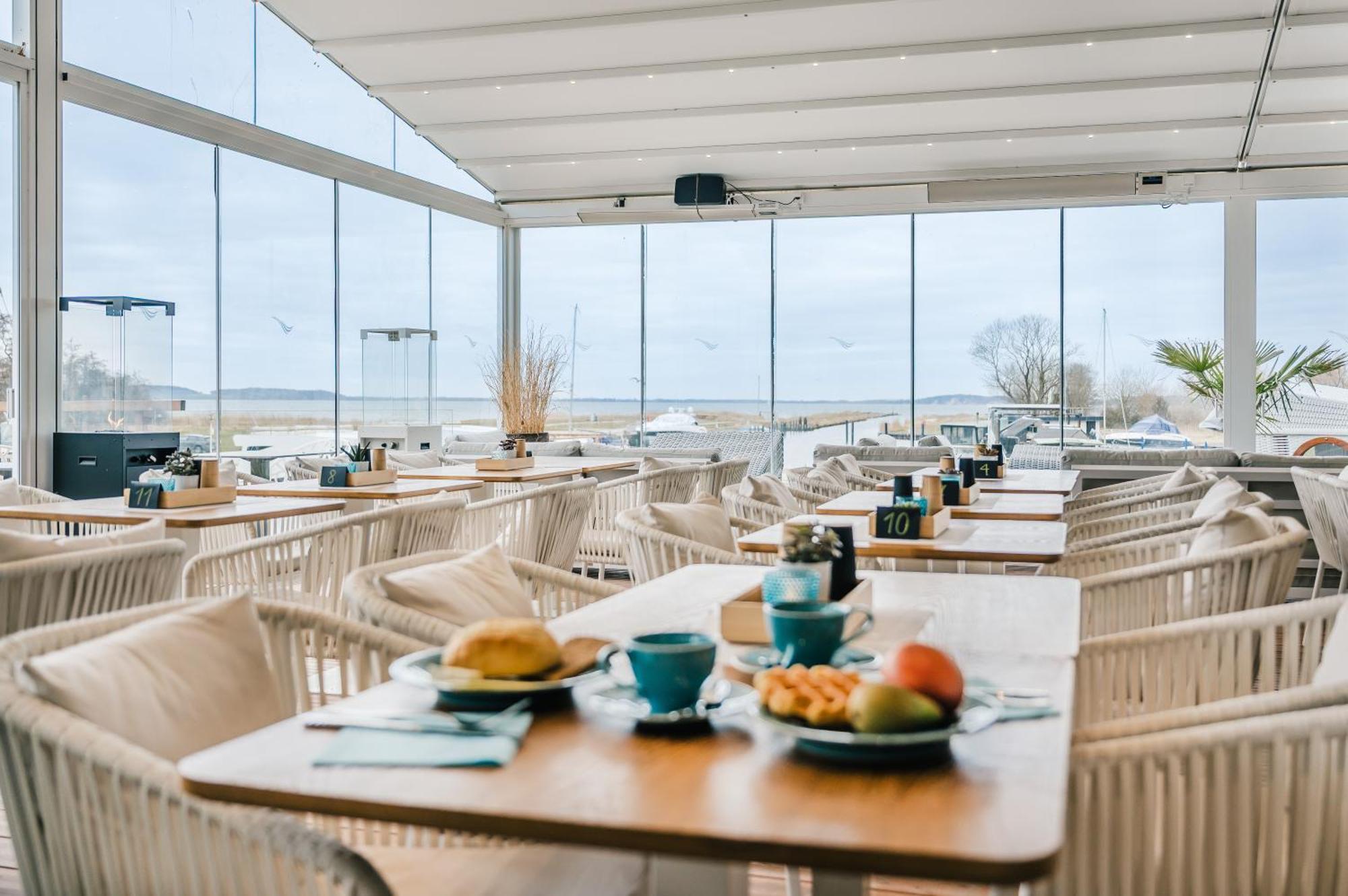 Marina Martinshafen Hotel Sassnitz Exterior photo
